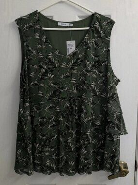Ricki’s Olive Green Leaf Print Tiered Tank Women's XXL NWT Boho V Neck Blouse